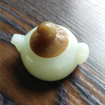 和田玉小茶壺（競拍）